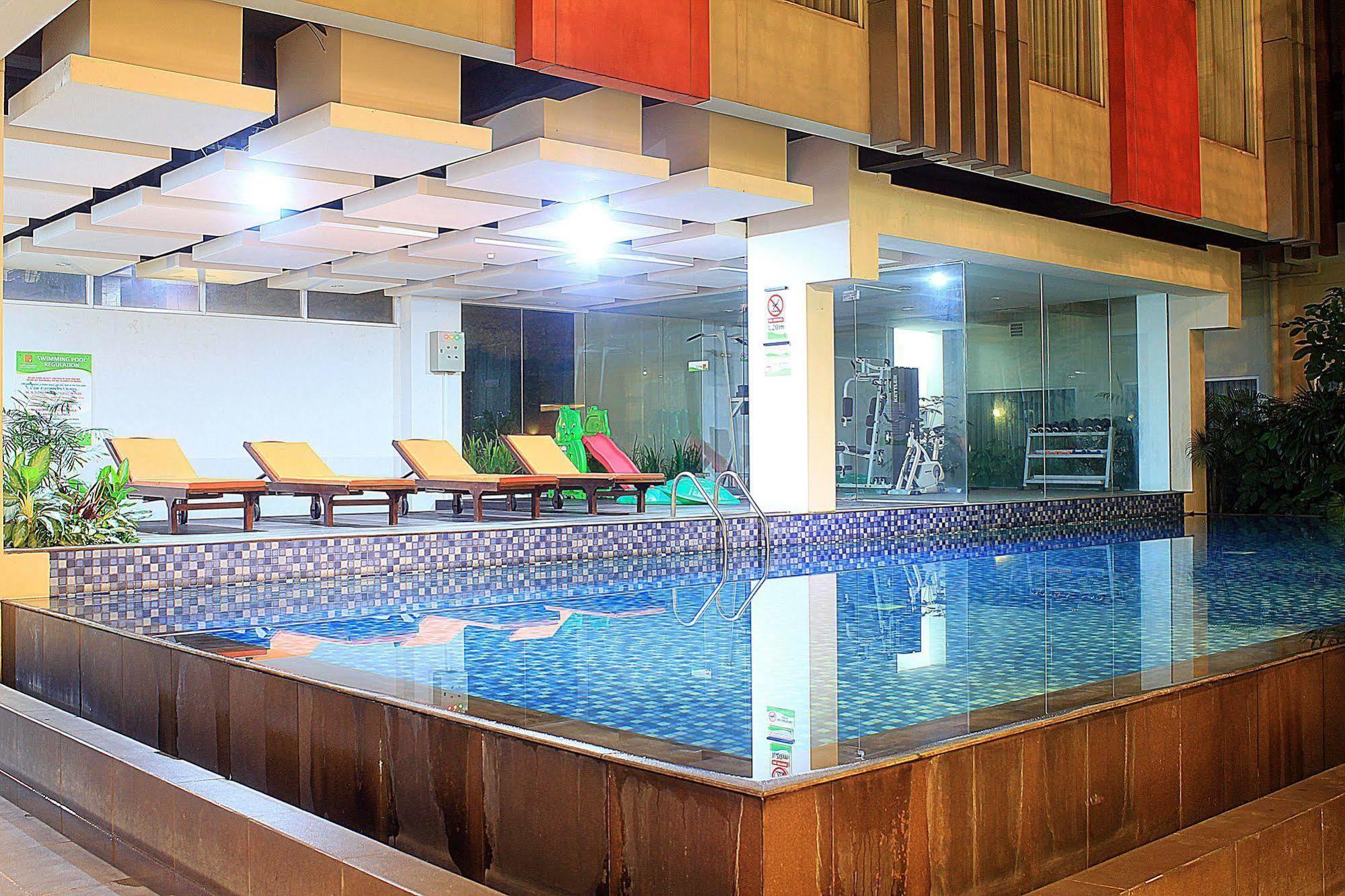 Zen Premium Setrawangi Raya Otel Bandung Dış mekan fotoğraf