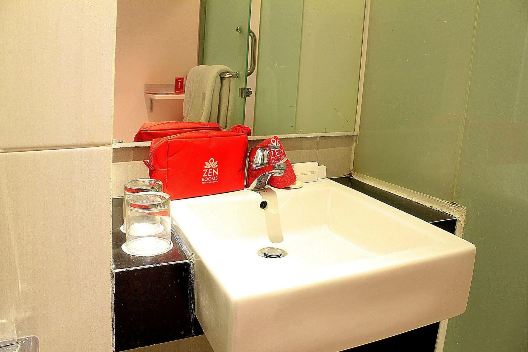 Zen Premium Setrawangi Raya Otel Bandung Dış mekan fotoğraf